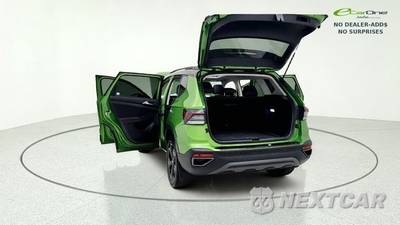 2025 Volkswagen Taos SE Black - zdjęcie 17 z 50 - miniatura