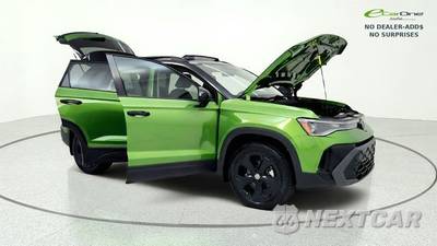 2025 Volkswagen Taos SE Black - zdjęcie 11 z 50 - miniatura
