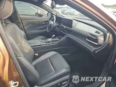 2025 Toyota Crown Signia Limited - zdjęcie 8 z 23 - miniatura