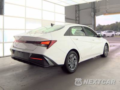 2024 Hyundai Elantra SEL - zdjęcie 4 z 33 - miniatura