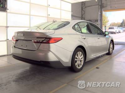 2026 Toyota Camry LE - zdjęcie 4 z 19 - miniatura