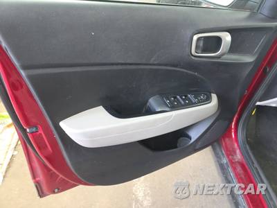 2025 Hyundai Venue SEL - zdjęcie 9 z 45 - miniatura
