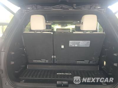 2023 Toyota Sequoia Capstone - zdjęcie 17 z 19 - miniatura