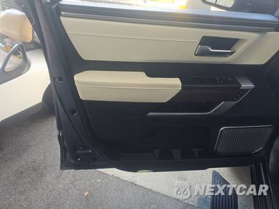 2023 Toyota Sequoia Capstone - zdjęcie 9 z 19 - miniatura