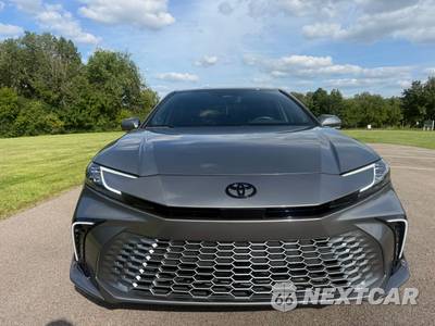 2025 Toyota Camry XSE - zdjęcie 3 z 37 - miniatura