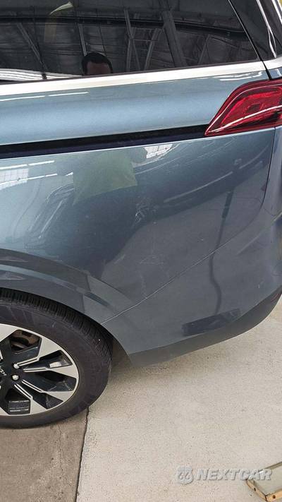 2023 Kia Carnival MPV EX 121.7" WB - zdjęcie 32 z 42 - miniatura