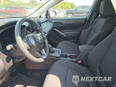 2026 Toyota Corolla Cross LE - zdjęcie 7 z 23 - miniatura