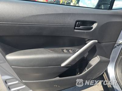 2026 Toyota Corolla Cross LE - zdjęcie 9 z 23 - miniatura