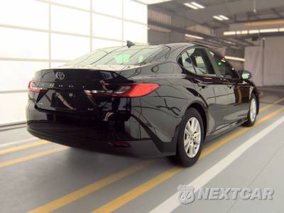 2025 Toyota Camry LE - zdjęcie 4 z 30 - miniatura