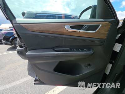2025 Volkswagen Atlas 2.0T SE w/Technology - zdjęcie 9 z 22 - miniatura
