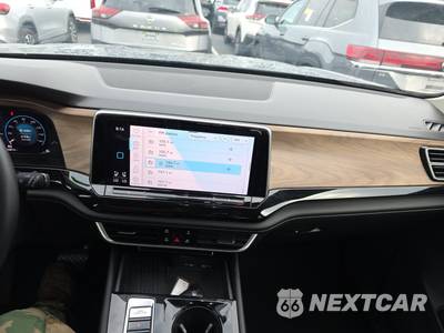 2025 Volkswagen Atlas 2.0T SE w/Technology - zdjęcie 11 z 35 - miniatura