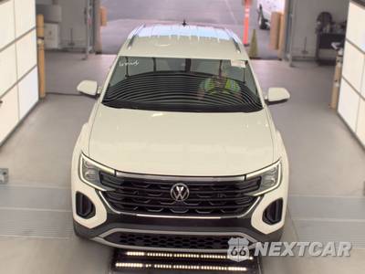 2025 Volkswagen Atlas Cross Sport 2.0T SE w/Technology - zdjęcie 2 z 37 - miniatura