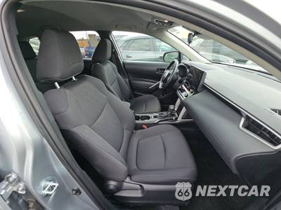 2025 Toyota Corolla Cross LE - zdjęcie 8 z 29 - miniatura