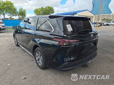 2025 Toyota Sienna LE 8-Passenger 120.5" WB - zdjęcie 6 z 28 - miniatura