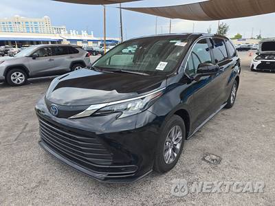 2025 Toyota Sienna LE 8-Passenger 120.5" WB