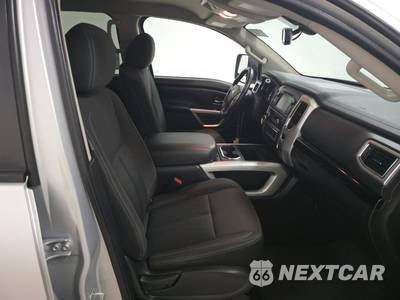 2019 Nissan TITAN SV Crew Cab Short Bed - zdjęcie 8 z 26 - miniatura
