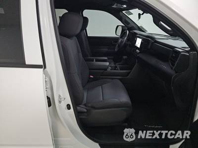 2026 Toyota Tundra SR Crew Cab Short Bed - zdjęcie 8 z 18 - miniatura