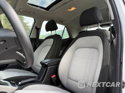 2025 Hyundai Venue SEL - zdjęcie 11 z 19 - miniatura
