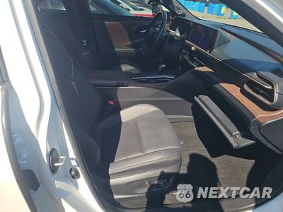 2023 Toyota Crown Limited - zdjęcie 8 z 19 - miniatura