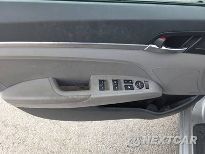 2020 Hyundai Elantra SEL Sedan - zdjęcie 9 z 36 - miniatura