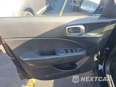 2025 Hyundai Venue SEL - zdjęcie 9 z 26 - miniatura