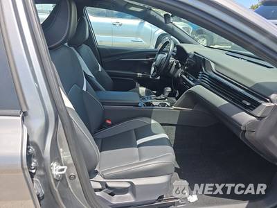 2026 Toyota Camry SE - zdjęcie 8 z 26 - miniatura