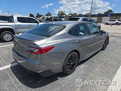 2026 Toyota Camry SE - zdjęcie 4 z 26 - miniatura