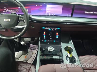 2026 Cadillac Escalade Luxury 1SB - zdjęcie 11 z 18 - miniatura