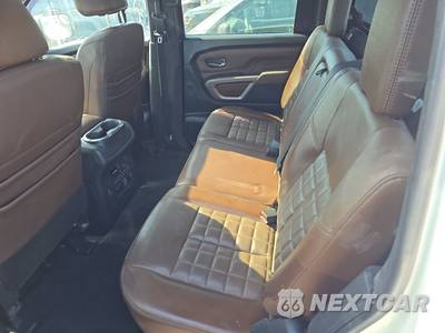 2021 Nissan TITAN Platinum Reserve Crew Cab Short Bed - zdjęcie 13 z 30 - miniatura