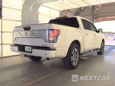 2021 Nissan TITAN Platinum Reserve Crew Cab Short Bed - zdjęcie 4 z 30 - miniatura