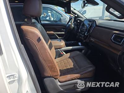 2021 Nissan TITAN Platinum Reserve Crew Cab Short Bed - zdjęcie 8 z 30 - miniatura