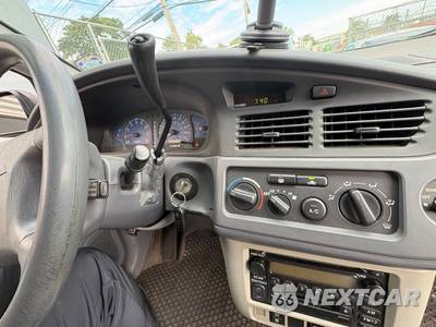 2003 Toyota Sienna LE 114.2" WB - zdjęcie 12 z 24 - miniatura