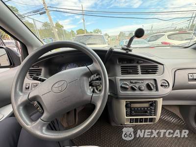 2003 Toyota Sienna LE 114.2" WB - zdjęcie 10 z 24 - miniatura