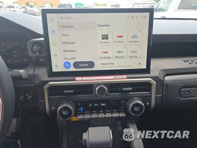 2025 Toyota Tacoma i-FORCE MAX Limited Crew Cab Medium Bed - zdjęcie 11 z 24 - miniatura