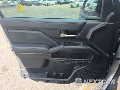 2025 Toyota Tacoma i-FORCE MAX Limited Crew Cab Medium Bed - zdjęcie 9 z 24 - miniatura