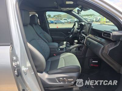 2025 Toyota Tacoma i-FORCE MAX Limited Crew Cab Medium Bed - zdjęcie 8 z 24 - miniatura