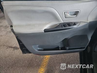 2020 Toyota Sienna L 7-Passenger 119.3" WB - zdjęcie 9 z 55 - miniatura