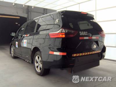 2020 Toyota Sienna L 7-Passenger 119.3" WB - zdjęcie 6 z 55 - miniatura