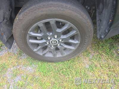 2023 Toyota Tundra Hybrid Platinum Crew Cab Short Bed - zdjęcie 10 z 30 - miniatura