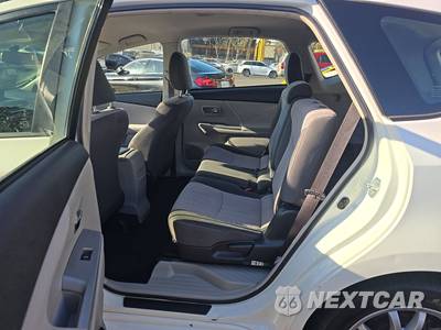 2017 Toyota Prius v Two - zdjęcie 13 z 36 - miniatura