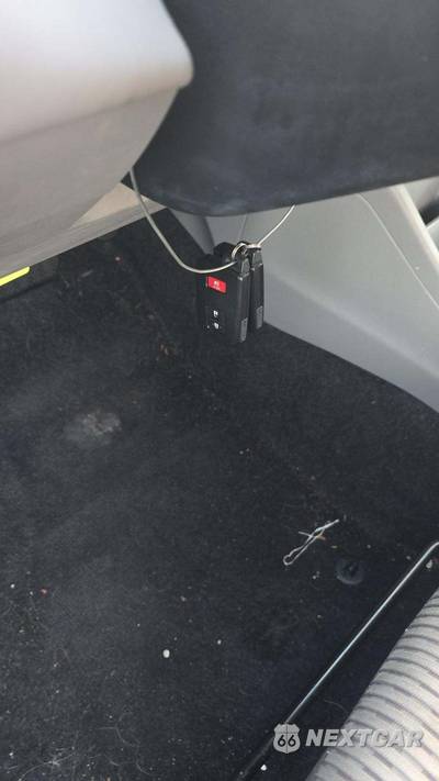 2017 Toyota Prius v Two - zdjęcie 23 z 36 - miniatura