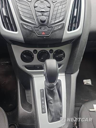 2014 Ford Focus SE Hatchback - zdjęcie 27 z 28 - miniatura