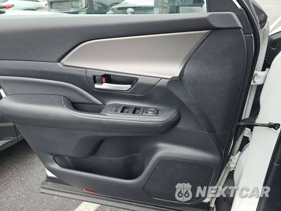 2025 Toyota Grand Highlander XLE - zdjęcie 9 z 27 - miniatura