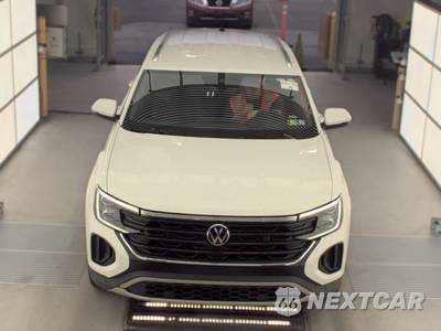 2025 Volkswagen Atlas Cross Sport 2.0T SE w/Technology - zdjęcie 2 z 31 - miniatura