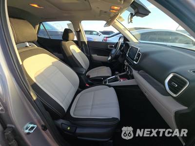 2025 Hyundai Venue SEL - zdjęcie 8 z 27 - miniatura