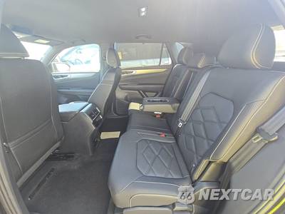 2025 Volkswagen Atlas Cross Sport 2.0T SE w/Technology - zdjęcie 13 z 32 - miniatura