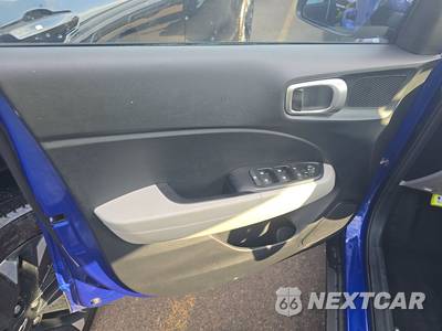 2025 Hyundai Venue SEL - zdjęcie 9 z 32 - miniatura