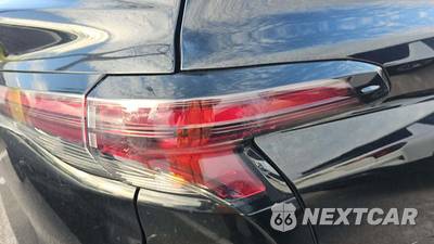 2025 Toyota Sienna LE 8-Passenger 120.5" WB - zdjęcie 20 z 32 - miniatura