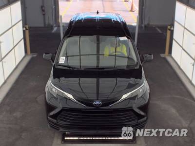 2025 Toyota Sienna LE 8-Passenger 120.5" WB - zdjęcie 2 z 32 - miniatura
