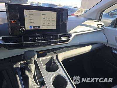 2025 Toyota Sienna LE 8-Passenger 120.5" WB - zdjęcie 11 z 32 - miniatura